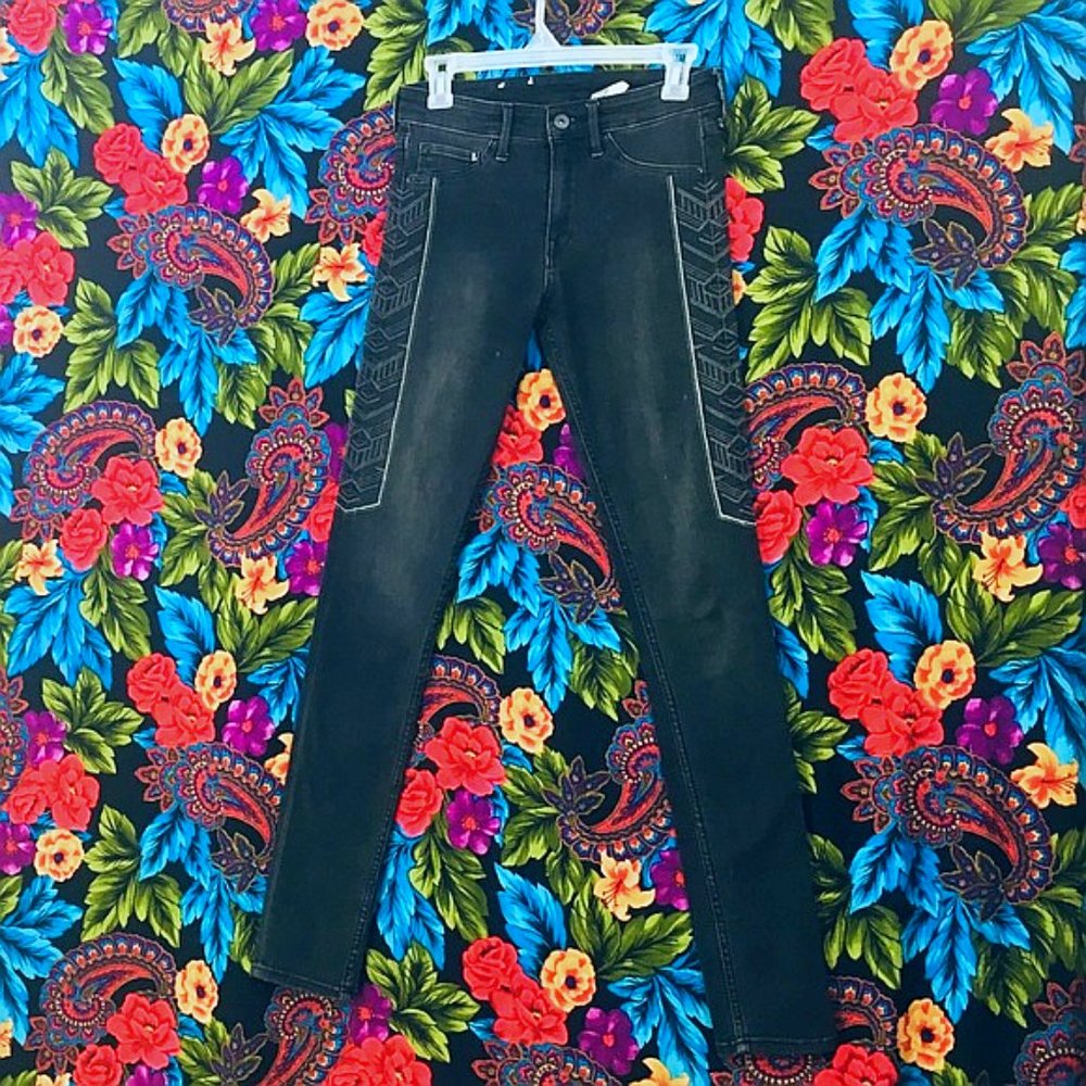 WOMEN’S H&M SKINNY BLACK JEANS WOMENS SIZE 27 DISTRESSED BLACK JEAN DENIM PANTS